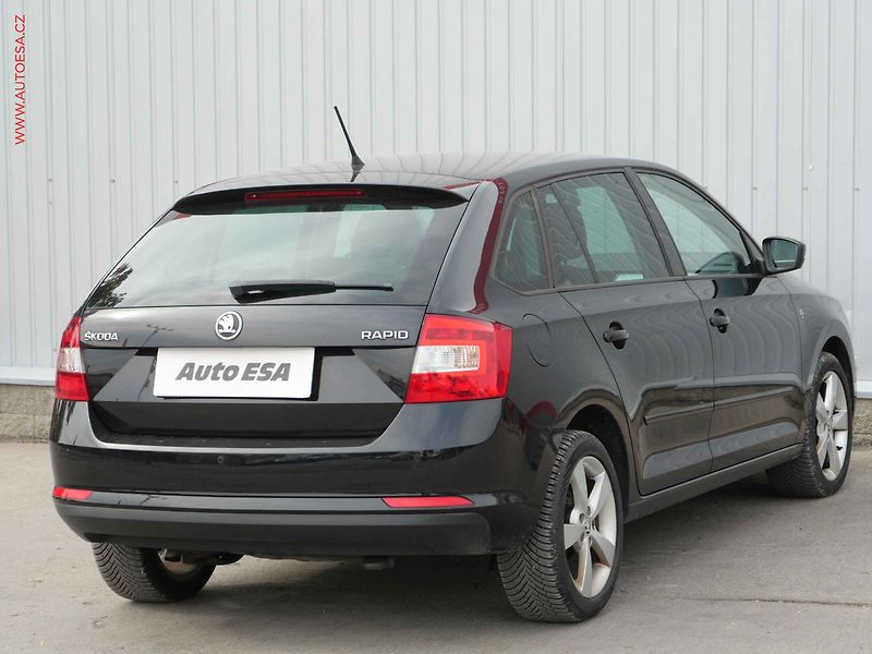 Škoda Rapid (2014) 1.2 TSi, Elegance, xenon - fotka 4 z 17