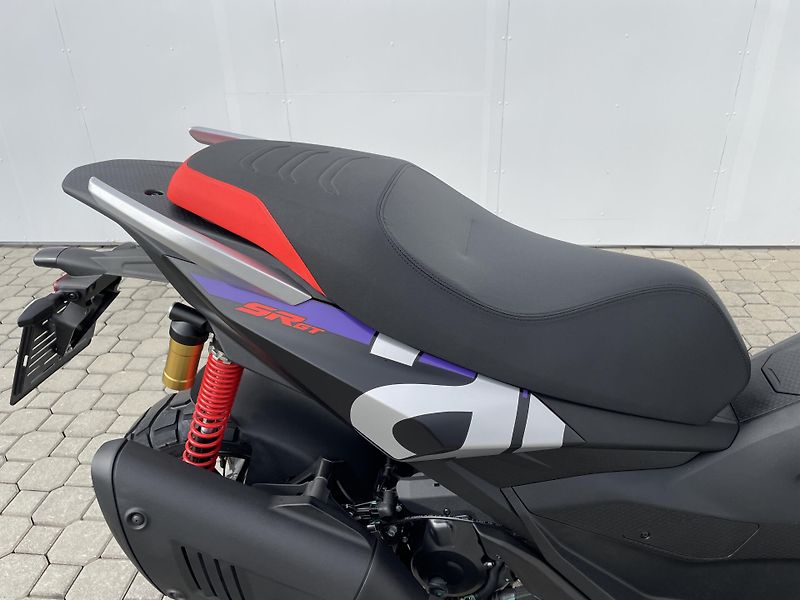 Aprilia (2026) SR GT 400 Rally Replica EU5+ - fotka 10 z 13