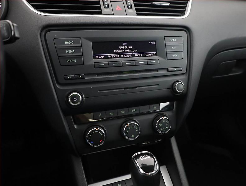 Škoda Octavia (2014) 2.0 TDI, Automat, Serv.kniha - fotka 9 z 13