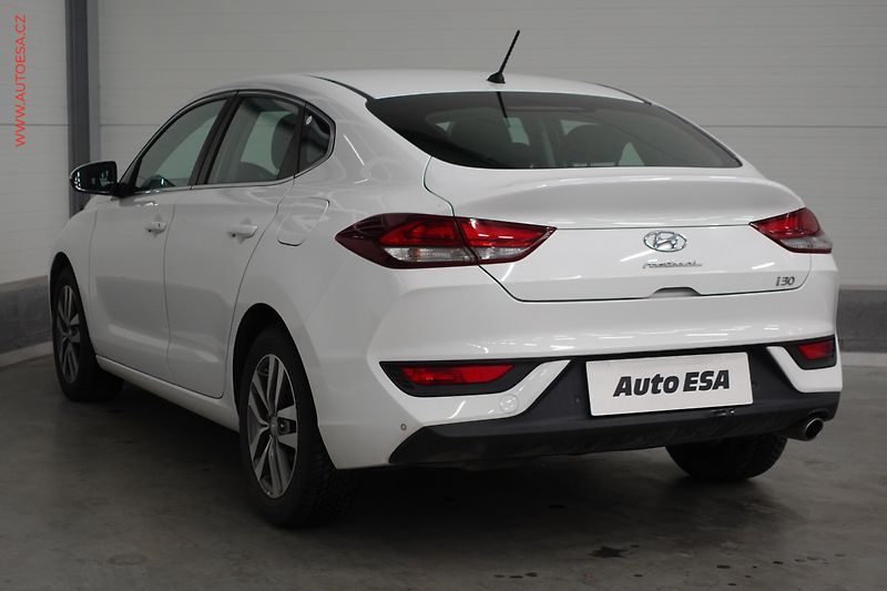 Hyundai i30 (2019) 1.6CRDi Fastback, ČR - fotka 6 z 22