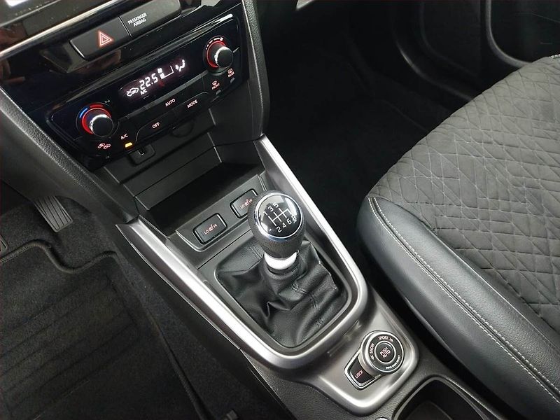 Suzuki Vitara (2019) 1.4 BoosterJet, 4X4 - fotka 13 z 20