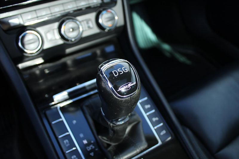 Škoda Superb 2.0TDI 140kW DSG L&K ČR - fotka 25 z 33