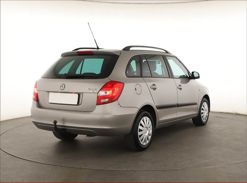 Škoda Fabia (2010) Ambiente 1.2 TSI, ČR,1.maj - fotka 5 z 14