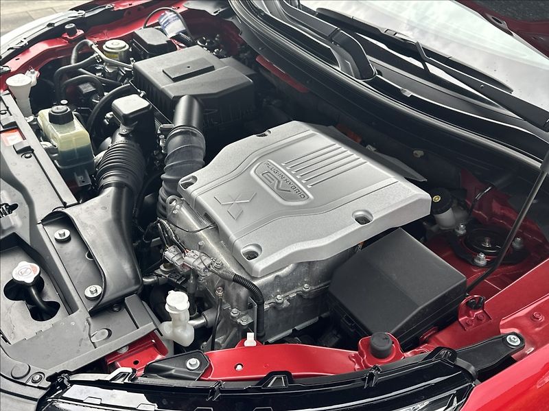Mitsubishi Eclipse Cross 2,4 PHEV 188PS  A/T 4x4 - fotka 45 z 52