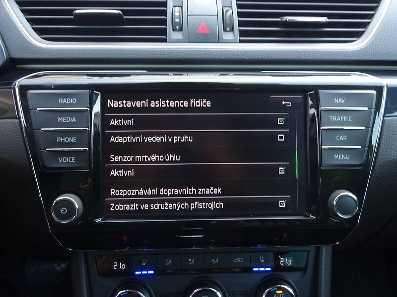 Škoda Superb (2016) 2,0 TDi/ 110kW  DSG  L&K - fotka 24 z 29