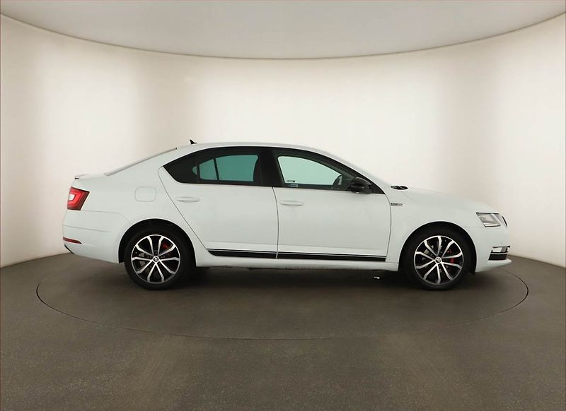 Škoda Octavia (2017) Style 1.6 TDI, Navi, Tempomat - fotka 6 z 14