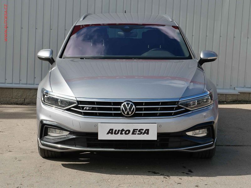 Volkswagen Passat (2021) 2.0 TDi, R-Line, DSG, TZ, - fotka 2 z 27