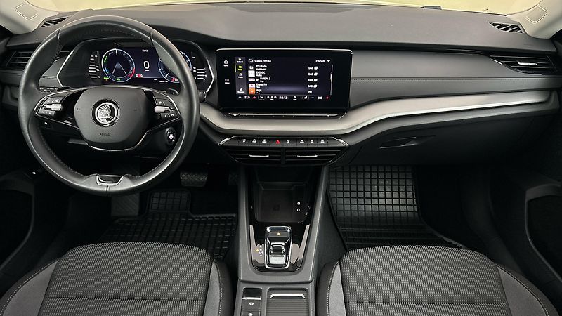 Škoda Octavia 1.4 TSI iV DSG Ambition - fotka 8 z 27