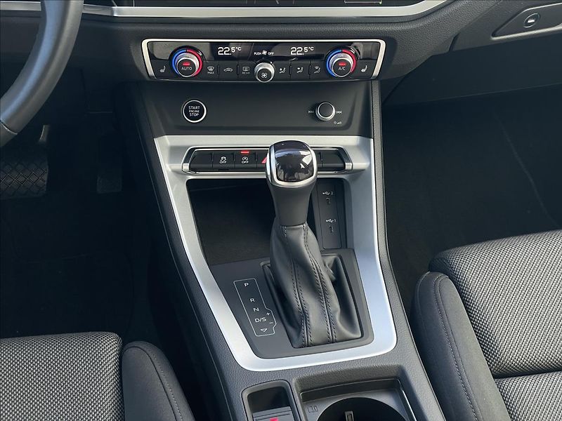 Audi Q3 1,5 35 TFSI A7 S line Gravity - fotka 13 z 24
