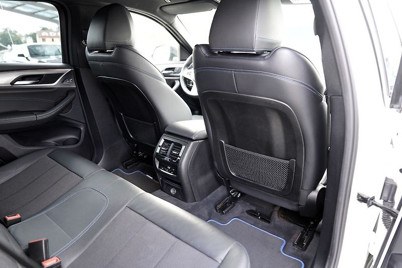 BMW X4 (2020) 2.0d xDrive Mpaket/190PS/ČR - fotka 31 z 46
