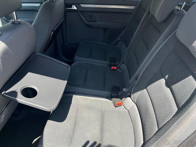 Volkswagen Touran (2013) - fotka 11 z 16
