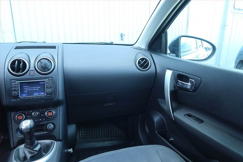 Nissan Qashqai (2010) 1.6, Navi, Tempomat - fotka 8 z 18