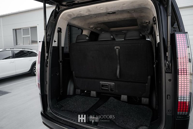 Hyundai Staria (2023) 2.2 CRDi Luxury 4x4 130kW - fotka 16 z 54