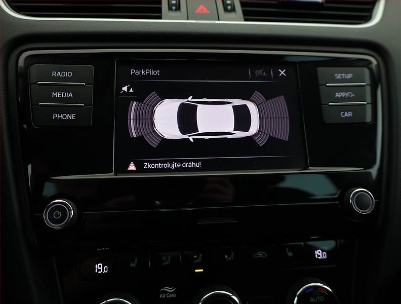 Škoda Octavia (2019) Ambition 1.0 TSI, Tempomat - fotka 13 z 15