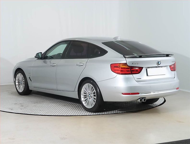 BMW Řada 3 (2016) Luxury Line 320d xDrive GT - fotka 4 z 18