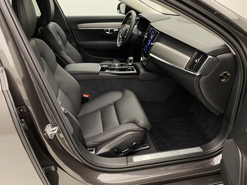 Volvo V90 T6 AWD PLUG-IN PLUS DARK TAŽNÉ - fotka 24 z 53