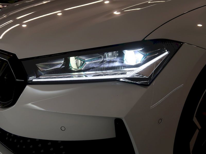 Škoda Superb (2025) SPORTLINE 2.0TDI 142KW 4x4 DSG - fotka 10 z 48