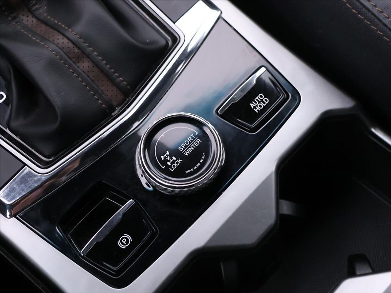 SsangYong Korando 1,5 Turbo e-XGI 120kW Aut. - fotka 29 z 39