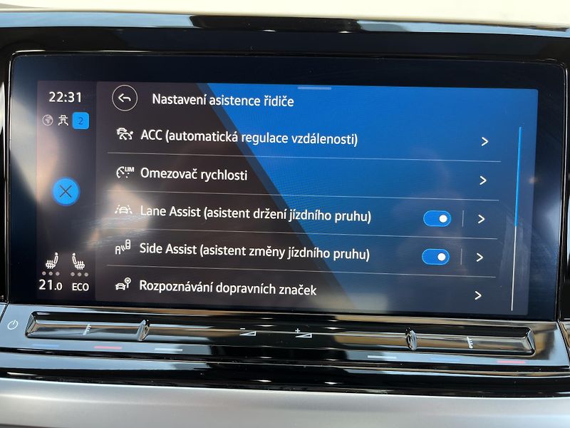 Volkswagen Multivan (2023) T7 LONG*MATRIX*PANORAMA*TAŽNÉ - fotka 44 z 49