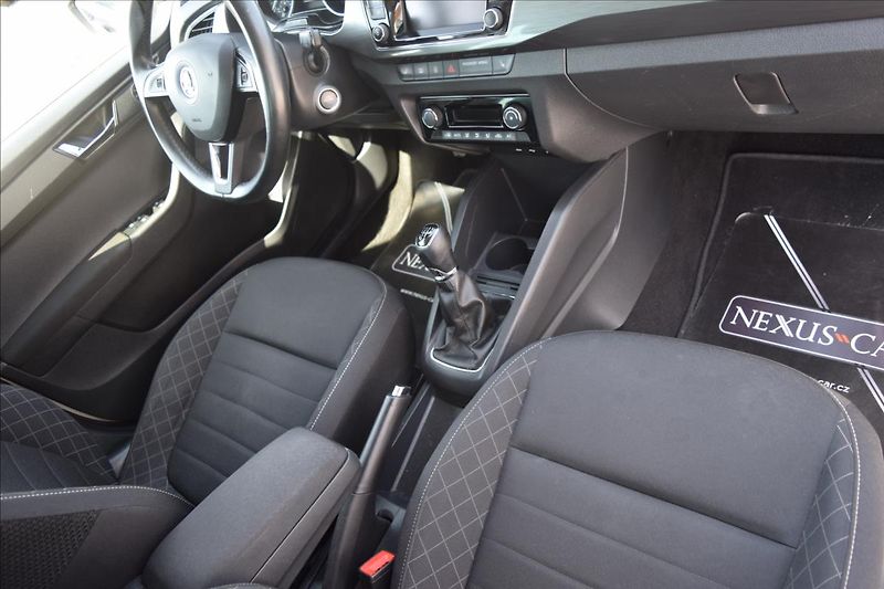 Škoda Fabia 1,2 TSI 66KW TOP VÝBAVA - fotka 23 z 49