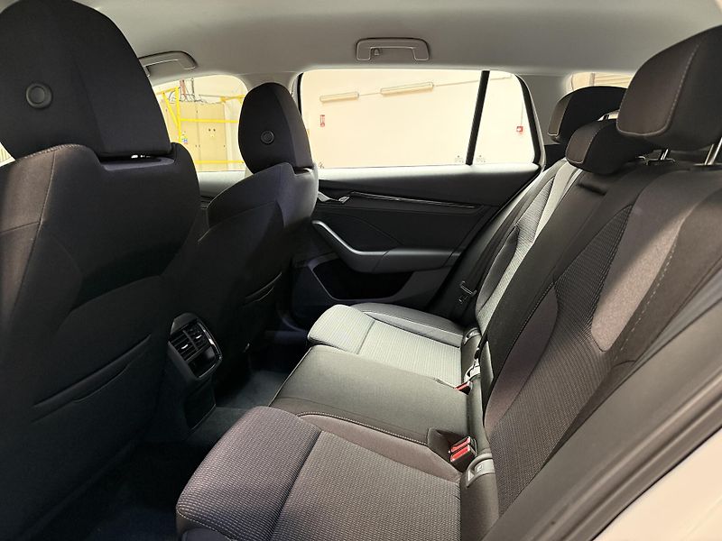 Škoda Octavia 2.0 TDI 110kW DSG Ambition Com - fotka 11 z 13