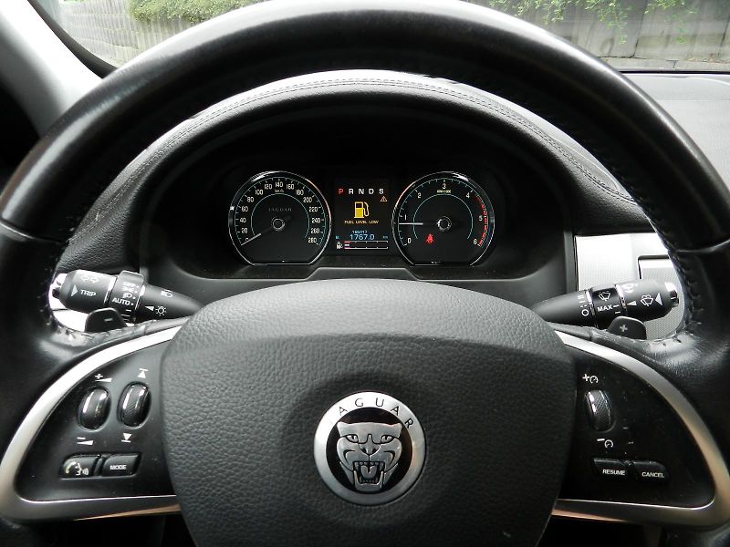 Jaguar XF 3.0d V6 177 kW NEPOJÍZDNÉ - fotka 11 z 14