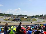 Brno - Fanoušci ze zaplněných tribun sledovali závody letošní motocyklové Velké ceny na brněnském Masarykově okruhu.