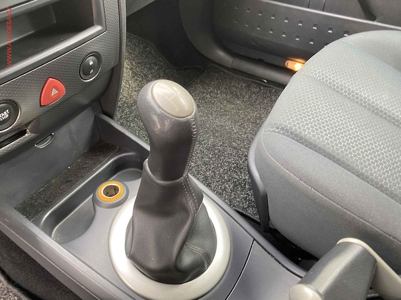 Renault Mégane (2003) 1.6i 16v, Klima - fotka 14 z 15