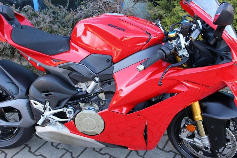 Ducati Panigale V4 S (2025) 2025  jen 3400 km - fotka 5 z 11