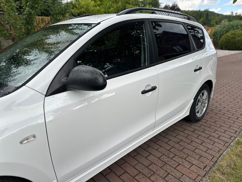 Hyundai i30 (2011) CW 1.6Crdi 66kw FIFA - fotka 9 z 24
