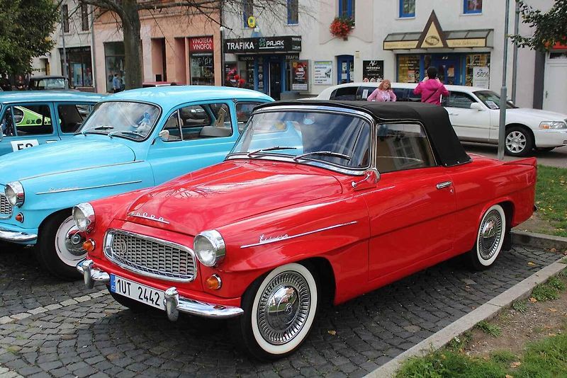 V severočeském Litvínově se uskutečnil premiérový Autofest. Na snímku je luxusní Porsche 911 Spirit.