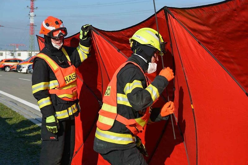 Cvičení, které mělo prověřit všechny složky Integrovaného záchranného systému při hromadné nehodě, se konalo ve středu dopoledne na nově postavené D1 u Přerova.