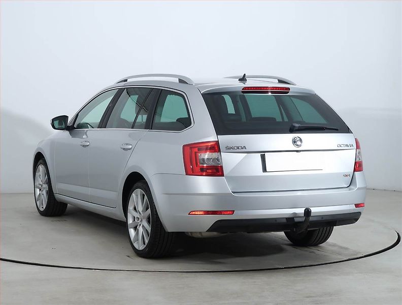 Škoda Octavia (2015) 2.0 TDI, 4X4, Automat, Kůže - fotka 4 z 26