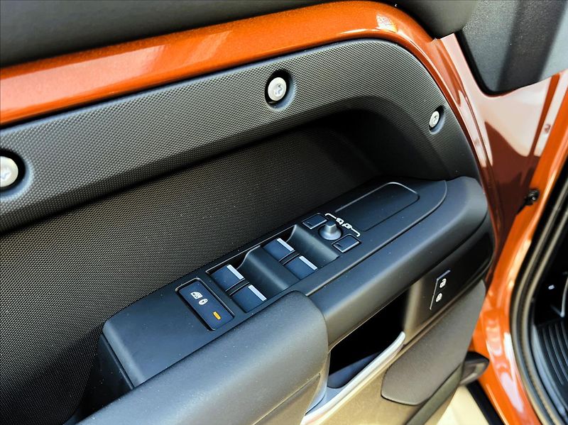 Land Rover Defender (2026) 110 D200 S - fotka 16 z 30