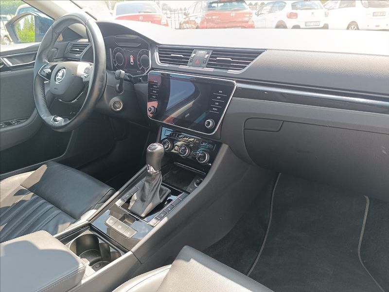 Škoda Superb 2,0 TDi, DSG Laurin & Klement - fotka 12 z 25