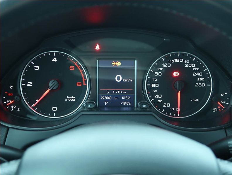 Audi Q5 (2009) Exclusive 2.0 TDI, 4X4 - fotka 11 z 19