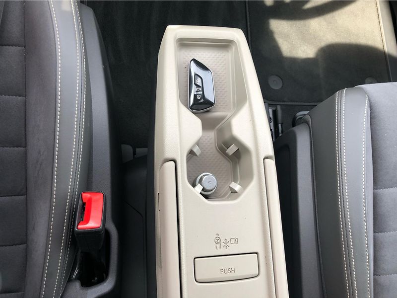 Volkswagen Multivan 2.0 TSi DSG 7st. LIFE - fotka 21 z 30
