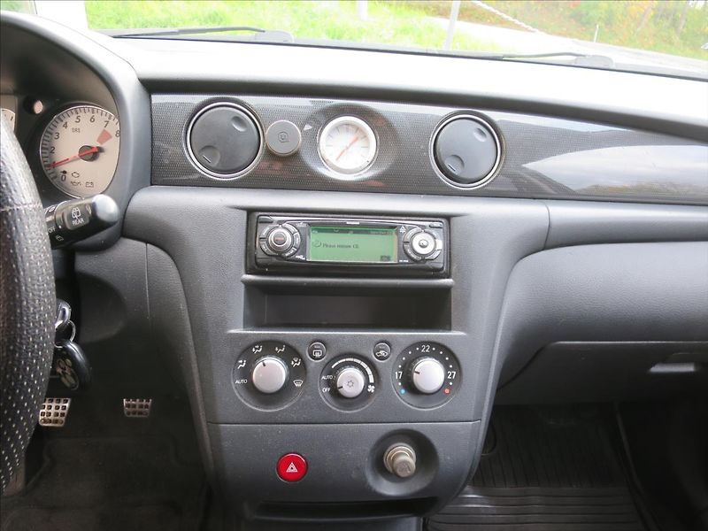 Mitsubishi Outlander 2,0  Turbo - fotka 14 z 24