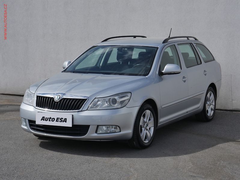 Škoda Octavia (2012) 1.6 TDi, ČR, Elegance - fotka 3 z 23