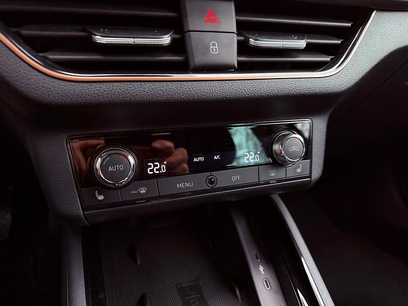 Škoda Kamiq 1.0 TSi Style DSG, Serviska - fotka 28 z 35