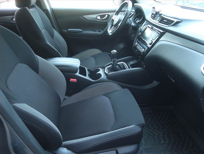 Nissan Qashqai (2019) 1.3 DIG-T, Serv.kniha, Navi - fotka 9 z 18