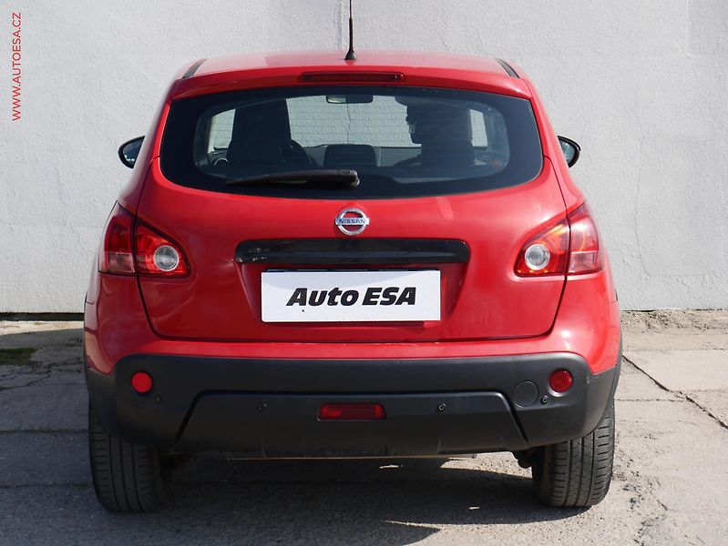 Nissan Qashqai (2009) 1.6i, ČR, AC, park.asist - fotka 5 z 15