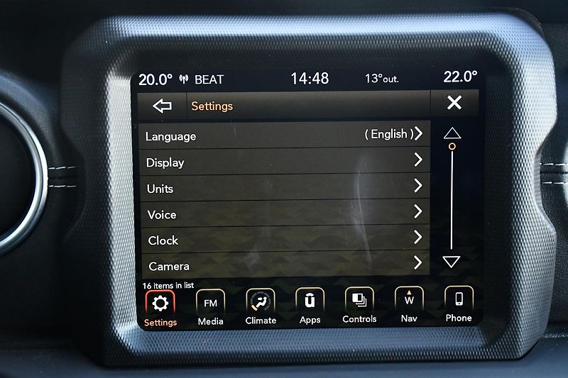 Jeep Wrangler 2.2CRD UNLIMITED REZERVACE - fotka 34 z 51