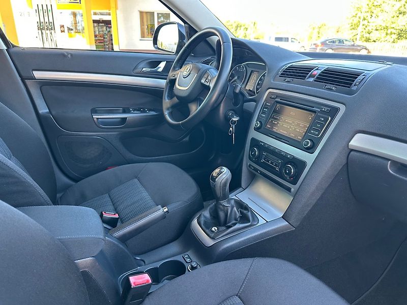 Škoda Octavia (2011) 1.4TSi VÝHŘEV SED, 100%KM - fotka 8 z 14