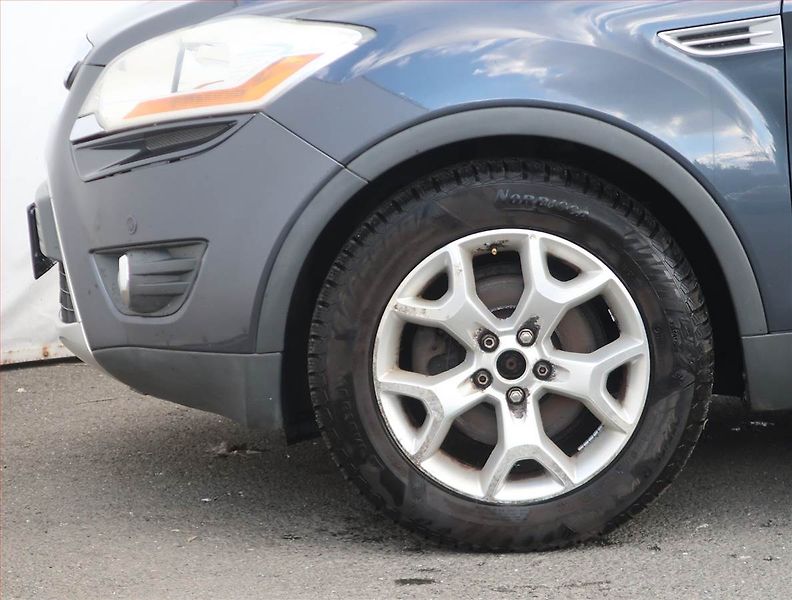 Ford Kuga (2009) Trend 2.0 TDCi, 4X4, Navi - fotka 15 z 18
