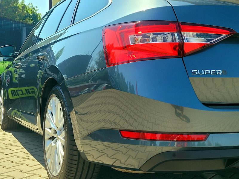 Škoda Superb TDi DSG 4x4 190k *CEBIA*       - fotka 48 z 49