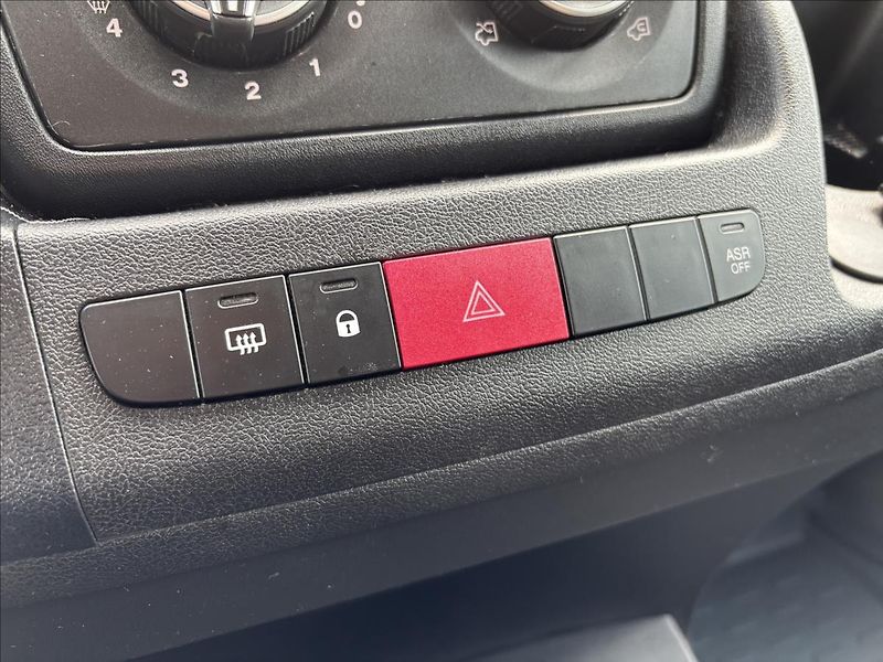 Peugeot Boxer 2,2 BlueHDI 121kW L4 - fotka 25 z 31