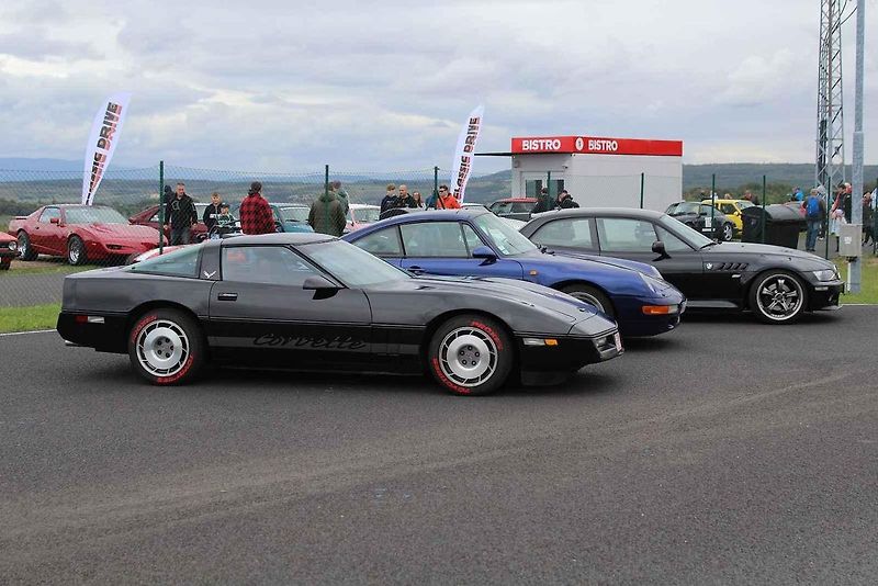 Na Autodromu Most byl motoristický festival The Most Classic. Na snímku je vystavené Porsche 911.