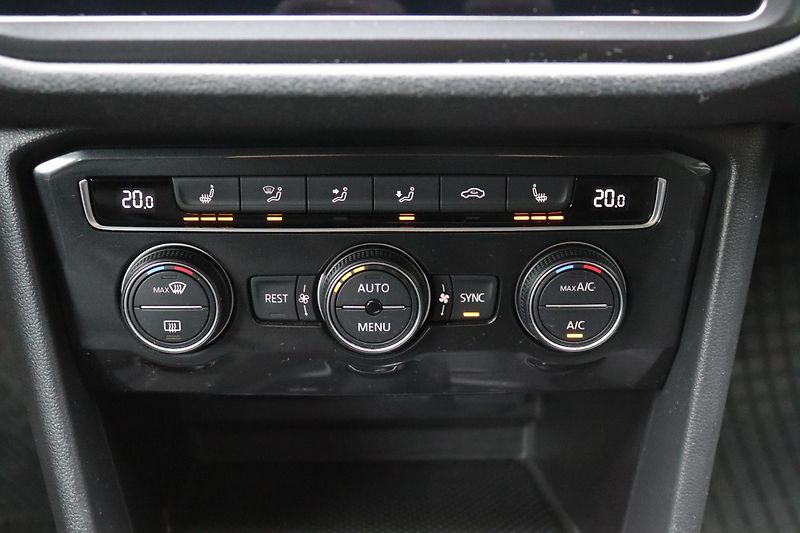 Volkswagen Tiguan 1.4TSI 110kW ČR 1 MAJITEL - fotka 31 z 50