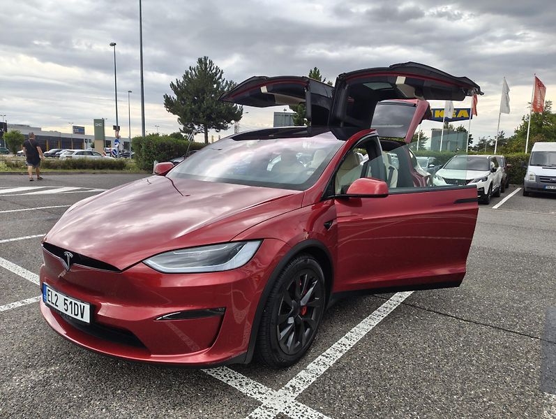 Tesla Model X (2025) - fotka 9 z 13